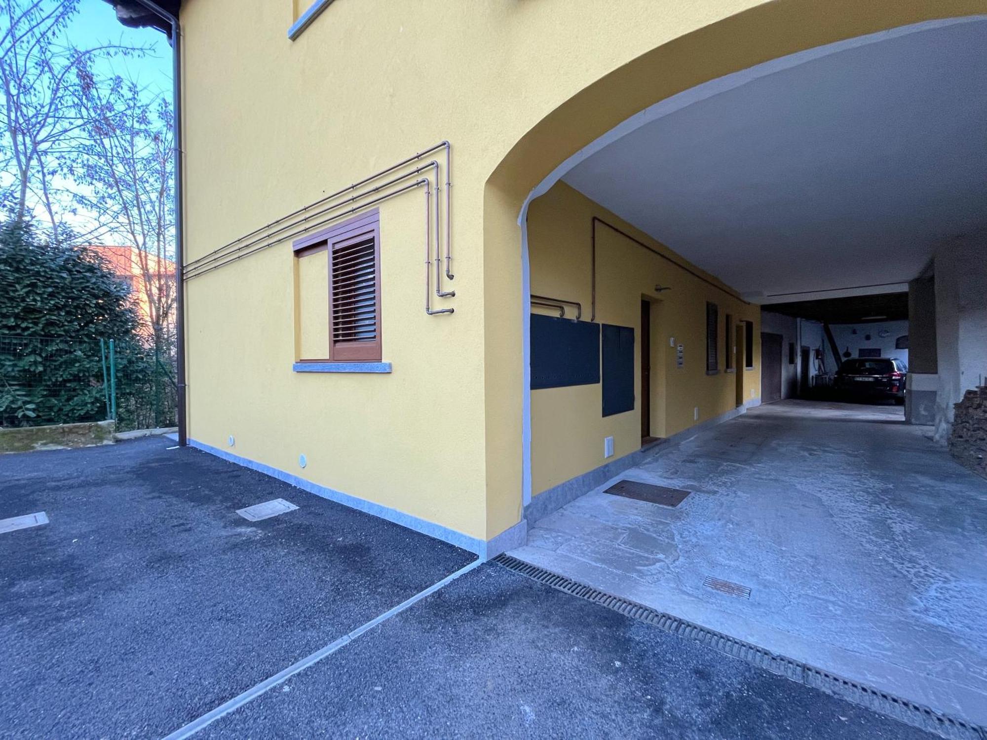 Appartamento Con Balcone Affascinante A Cadorago Fino Mornasco Buitenkant foto