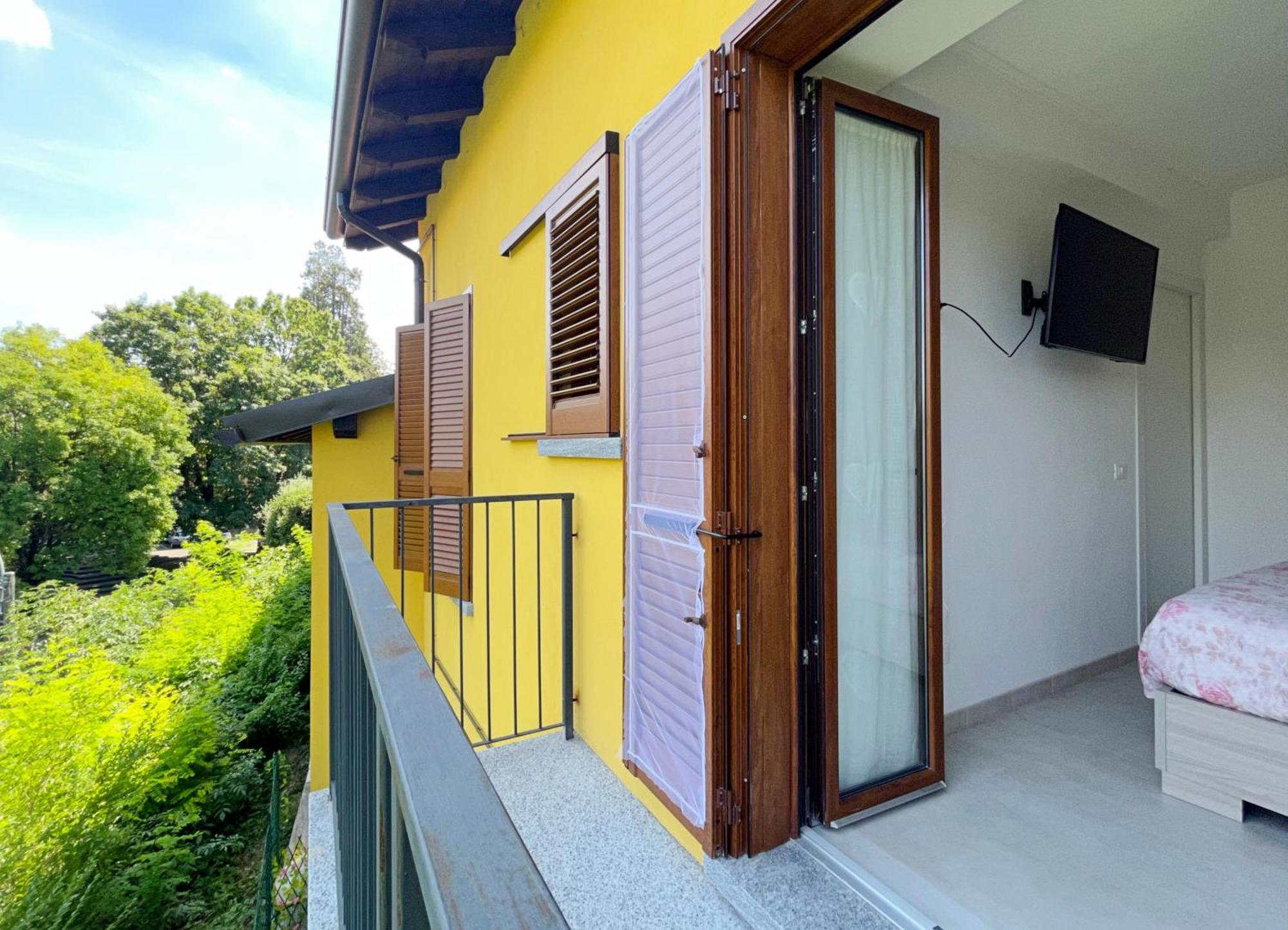 Appartamento Con Balcone Affascinante A Cadorago Fino Mornasco Buitenkant foto